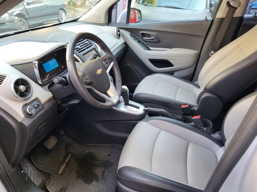Imagen 13 de 19 de Chevrolet Tracker 1.8 Ltz+ Awd At 140cv 2016 Gris Plata 2016