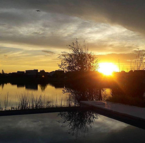 Imagen 1 de 19 de Impresionante Casa Al Agua En El Canton Norte!!!