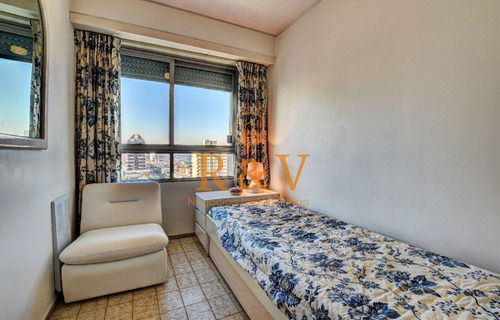 Imagen 14 de 15 de Venta De Apartamento 2 Dormitorios Y Cuarto De Servicio. En Península, Punta Del Este.