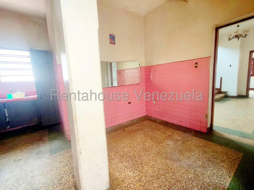 Amplia Casa De 2 Niveles ,para Remodelar A Su Gusto En Venta Ubicada En El Paraíso 25-17760