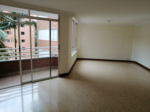 Apartamento En Venta Ubicado En El Poblado Sector Los Parras (22968).
