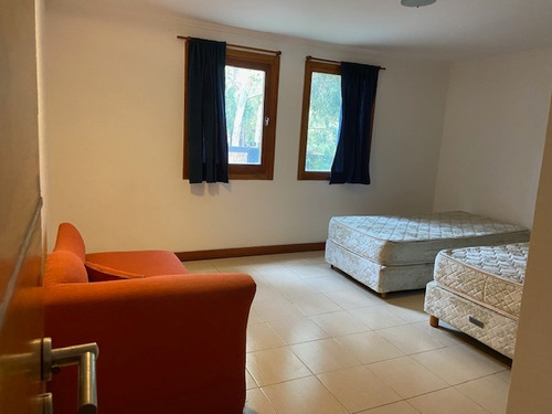 Casa En Venta En Carilo