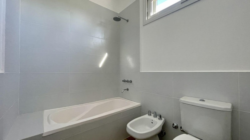 Casa En Naudir En Venta - A Estrenar - Lote Con Fondo Al Verde
