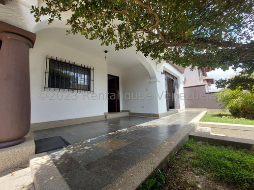 Casa En Venta En Alto Prado Caracas Remodelada Calle Cerrada Terraza