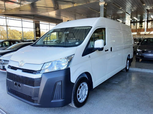 Toyota Hiace 2.8 Tdi Furgón 6at L2h2 3a 5p