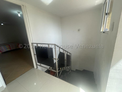 Maria Elena Latouche Te Ofrece En Venta Excelente Penthouse Cuenta Con Pozo Terrazas De San Diego. Mels 24-14795