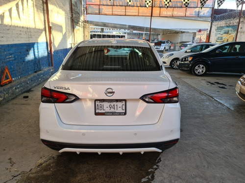 Imagen 6 de 15 de Nissan Versa Platinun