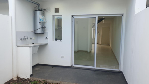 Imagen 6 de 13 de Duplex De 3 Ambientes Con Cochera - Ultima Unidad