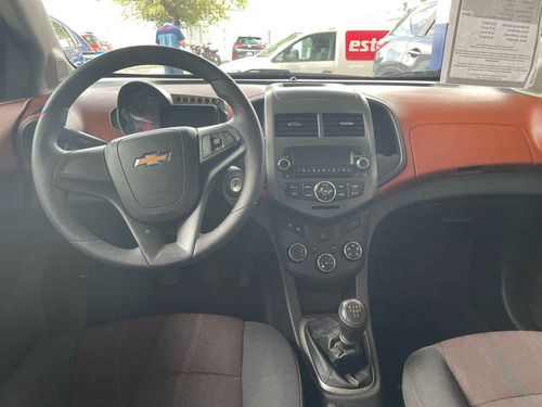 Imagen 10 de 15 de Chevrolet Sonic 2016 4p Lt L4/1.6 Man