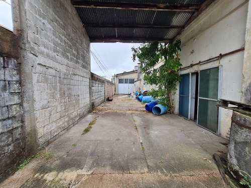 Vende Local Industrial O Deposito - Padrón Único De 1800 M2 - Brazo Oriental