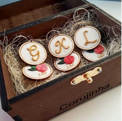 Kit de 10 collares con colgante de fondo ovalado de 4 cm y llavero de color crudo