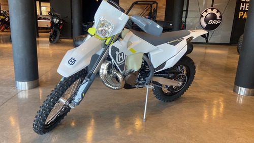 Imagen 18 de 25 de Husqvarna Te 300 I 2022 0km Stock Fisico Enduro