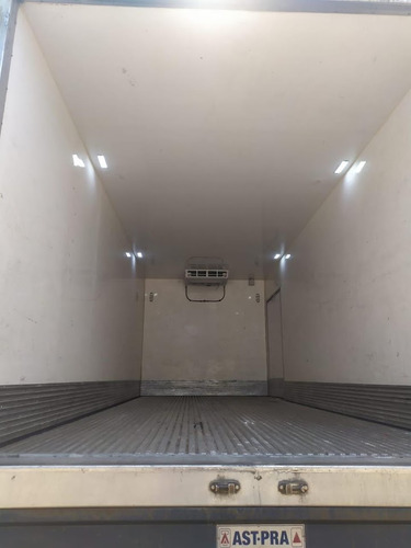 Iveco Tector Attack 2015 Caja Termica, Equipo De Frio Y Pala