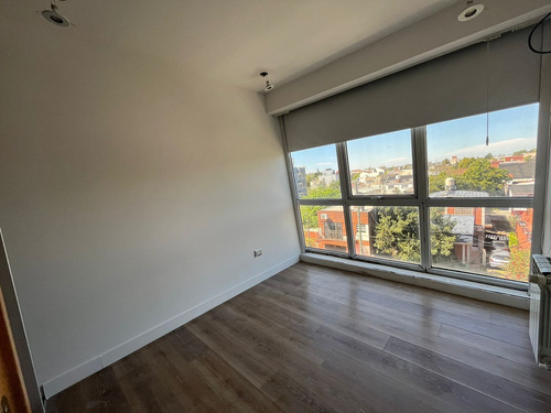 Departamento 4 Amb, 2 Baños Completos, Toilette ,2 Cocheras, Lavadero. En Moron
