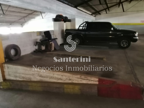 Imagen 3 de 5 de Venta Garage Centro, Galeria Del Litoral, Colonia Y Yi, Frente Automovil Club