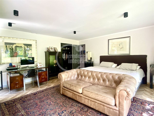 Casa En Venta De 5 Dorm.la Dehesa Lo Barnechea