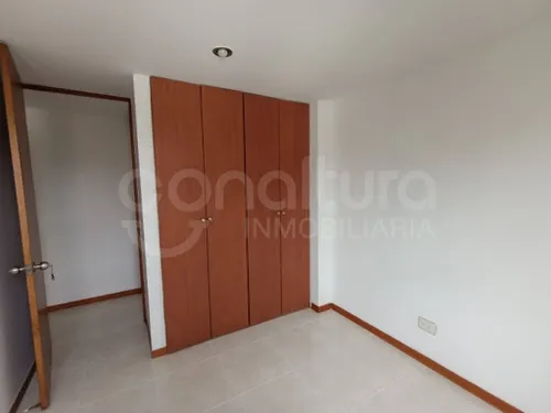Apartamento En Arriendo Los Colores 472-7194