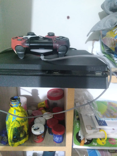 Ps4 Slim  De 1000 Gb  Con Su Mando Y Sus Cables