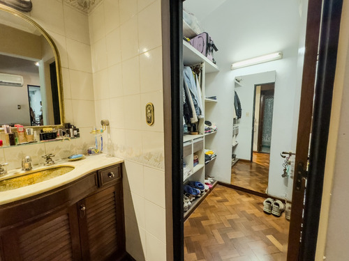 Casa Ecléctica En Zona Céntrica: Estilo, Confort Y Seguridad Para Tu Familia