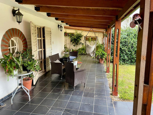 Se Vende Casa Con Pileta + Departamento