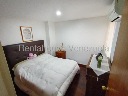 Lomas Del Sol 25-9104 Apto En Exclusiva Urbanización Aire Acondicionado En Cada Habitación, Pisos De Parquet En Habitaciones Y Cerámica En Áreas Sociales. Dos Habitaciones, Dos Baños, Un Maletero