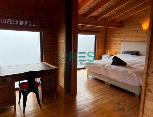 Casa En Venta De 3 Dorm. En Algarrobo