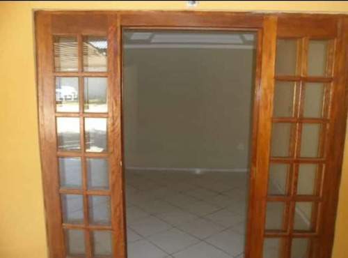 Casa Com 2 Dormitórios, Sala, Cozinha, Banheiro Garagem Para