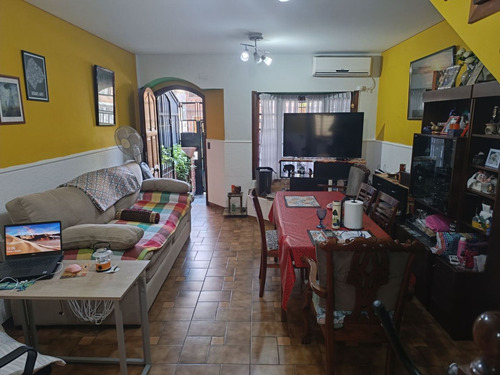 Casa 3 Ambientes Venta Flores Con Cochera
