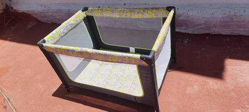 Cuna Cama Portable Con Base Firme Verde (Usado)