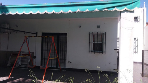 Casa De 3 Ambientes Con Galpon