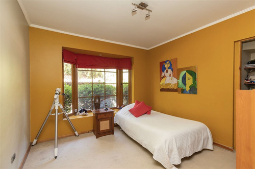 Casa Chilena Venta De 6 Dorm., 5.200mts2, Piscina, En Colina