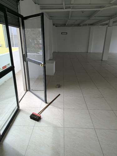 Arriendo Local En Primer Piso