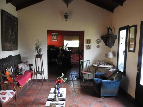 Casa En Venta - 3 Dormitorios 2 Baños - 3.108mts2 - Tandil
