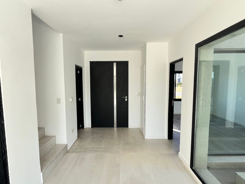 Venta Casa 3 Dormitorios Puertos Con Cochera
