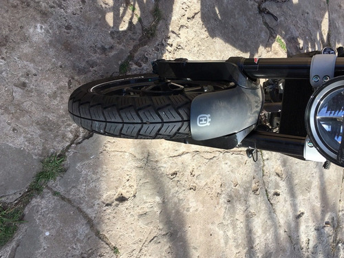 Imagen 9 de 16 de Husqvarna Svartpilen 200