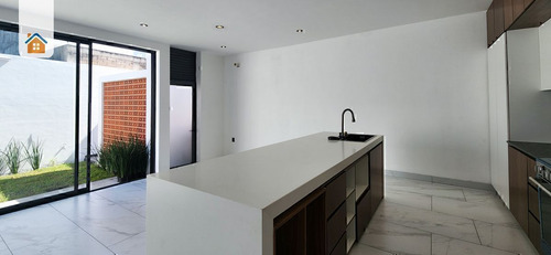 Casa Nueva En Venta En Albaterra Residencial, Colima. Recamara En Planta Baja.