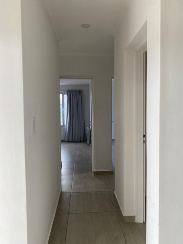 Venta De Casa En General Roca, B° Vista Barda 2 Habitaciones
