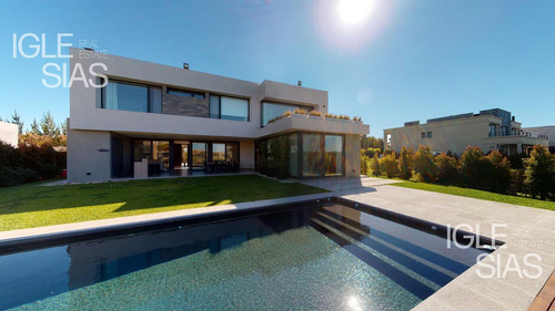 Casa En Venta Al Río 3 Dormitorios En El Yacht, Nordelta