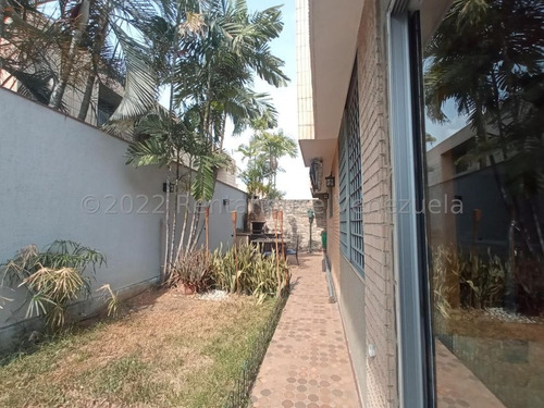 Monicam 23-424 Imponente Townhuse Anclado En Zona Privilegiada, Exquisita Ambientación, De Impecable Diseño, Propiedad De Tipo Duplex Con Amplitud En Sus Niveles De Bella Arquitectura
