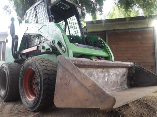 Imagen 8 de 9 de Bobcat Con Chofer Y Accesorios