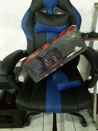 Una Silla Gamer, Un Teclado Y Mouse Gamer