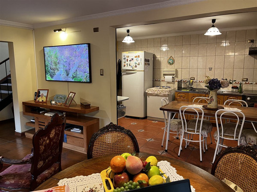 Impecable Casa De 5 Dormitorios Con Local Comercial