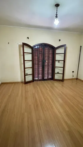 Casa No Centro De Itapevi, Próxima A Estação De Trem, Terminal De Ônibus, Escola E Hospitais