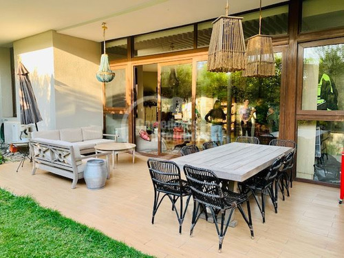 Espectacular Duplex En Vitacura ,magnificas Areas Verdes