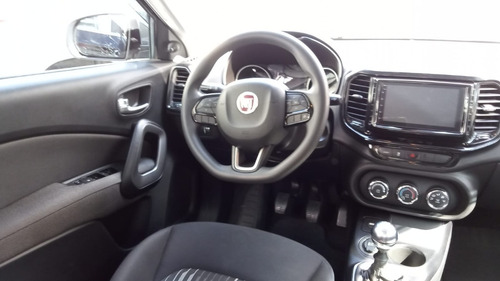 Imagem 5 de 10 de Fiat Toro Endurance 1.8 Manual 2021 Preta