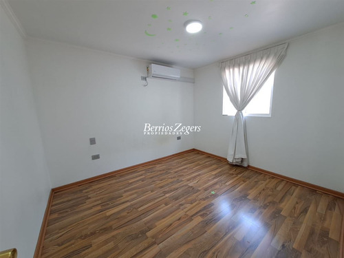 Casa En Venta De 6 Dorm. En La Reina