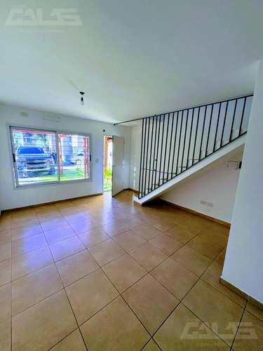 Real Oportunidad! Hermoso Duplex De 3 Ambientes Dentro De Un Muy Lindo Complejo. Bajas Expensas!