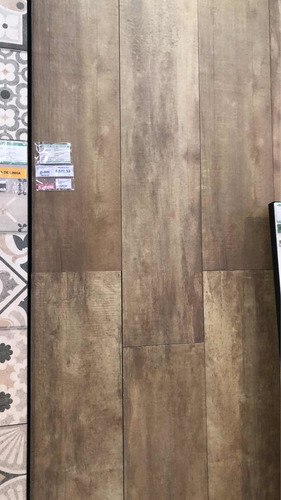 Imagem 1 de 3 de Assentamento De Piso Porcelana