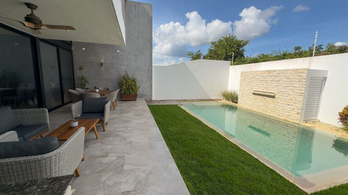 Casa En Venta Con Paneles Solares En Privada Residencial Parque Natura, Merida.
