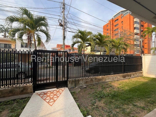 Mayra Lara Rah Tiene Hermosa Oficina En Alquiler, Con Ubicación Estratégica Al Este De Barquisimeto, Son 12mts2, 1 Baño, Aire Acondicionado, Estacionamiento Techado